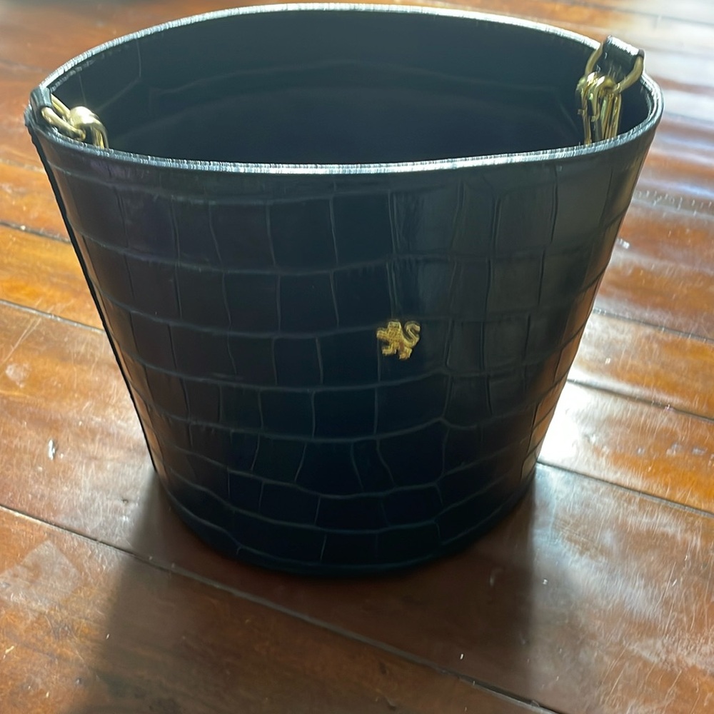 Black bucket purse